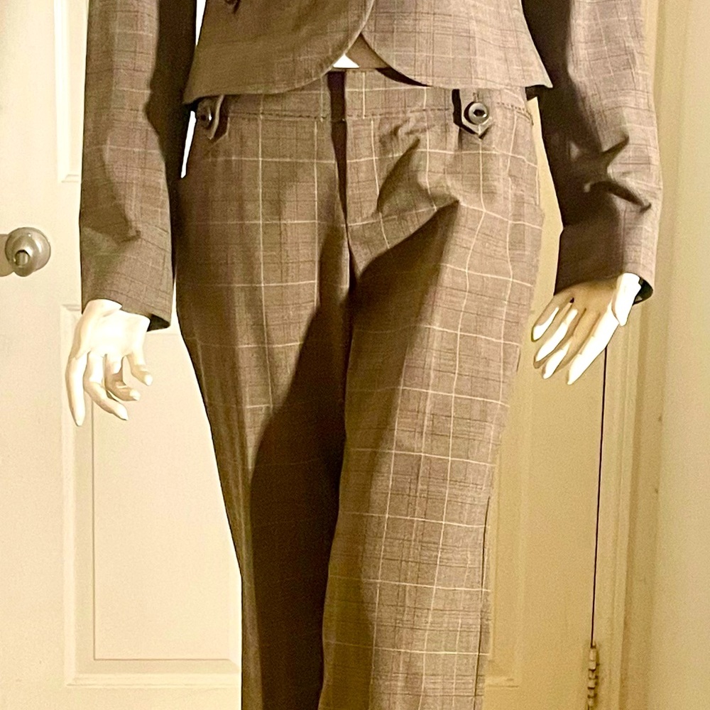 Guess Khaki Striped Dress Pan Suit.
The Jacket is a Large. The pant size 30.